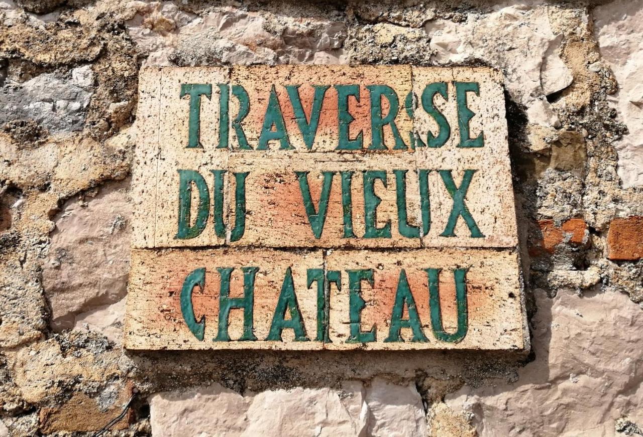 Traverse Du Vieux Chateau 멍똥 외부 사진