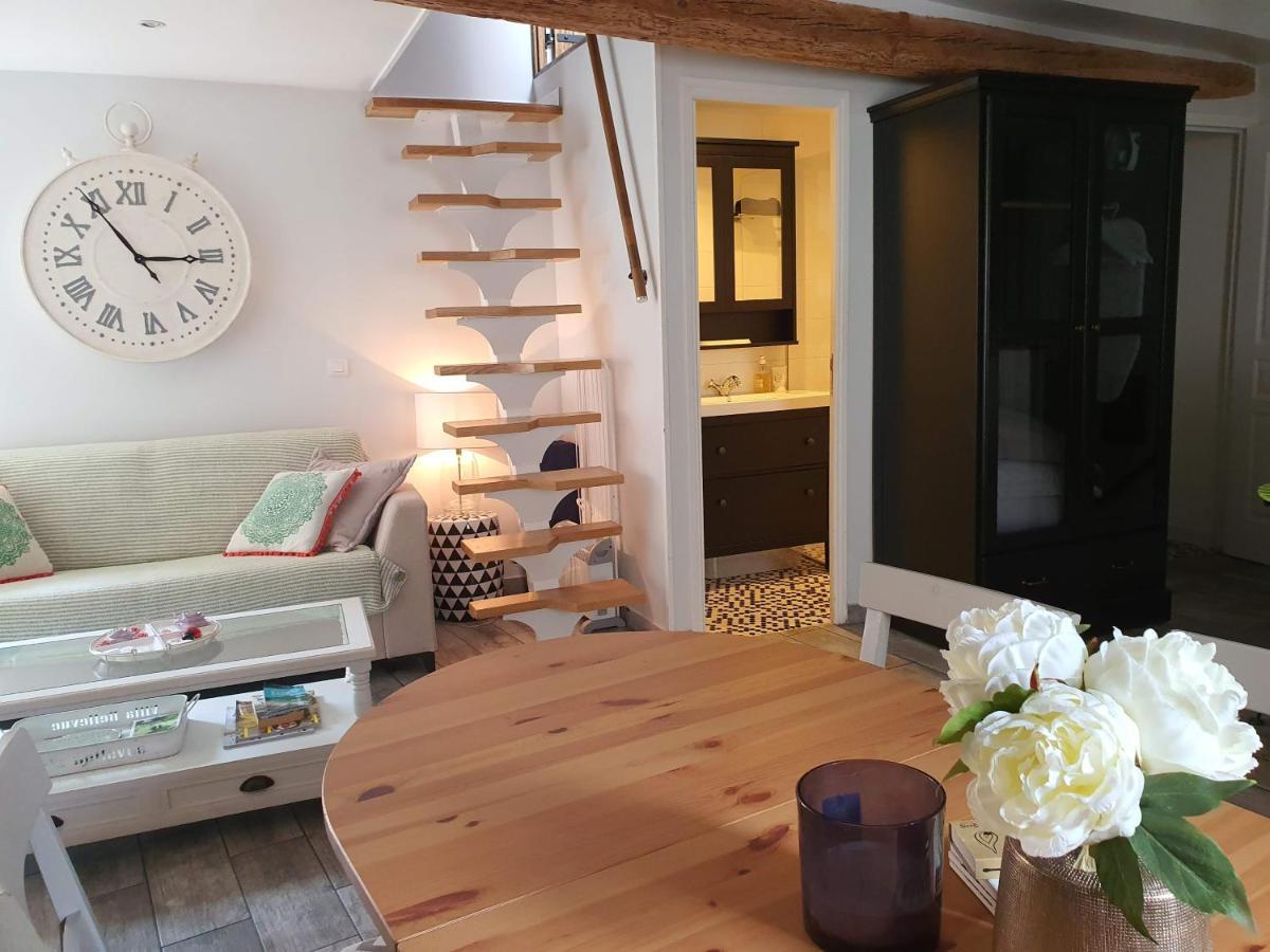 Traverse Du Vieux Chateau 멍똥 외부 사진