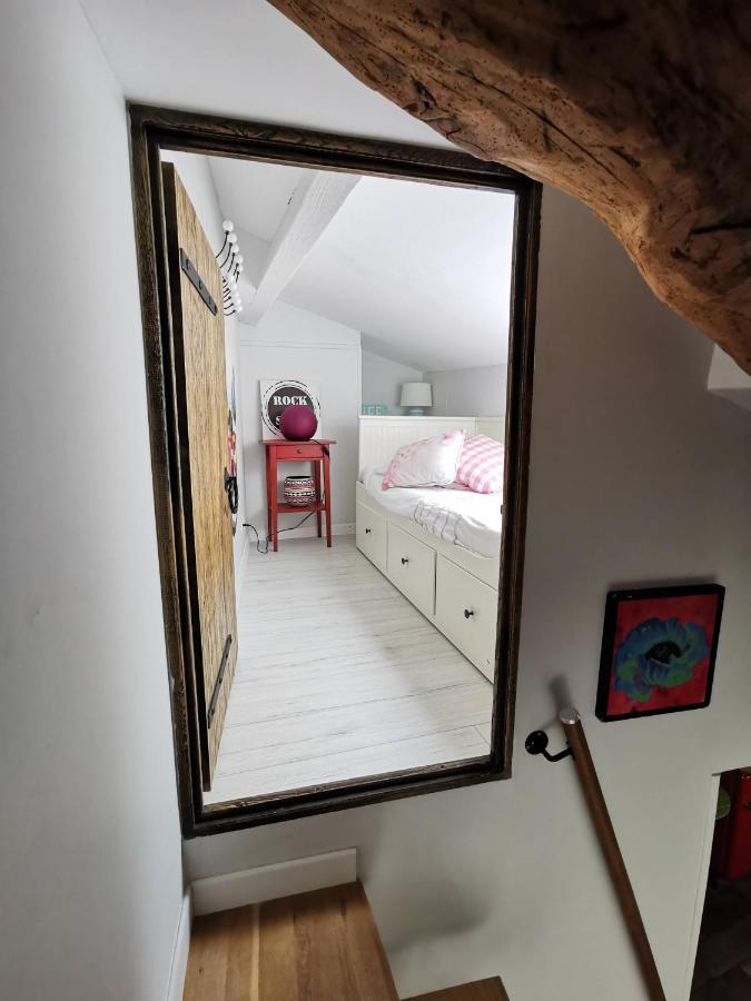 Traverse Du Vieux Chateau 멍똥 외부 사진